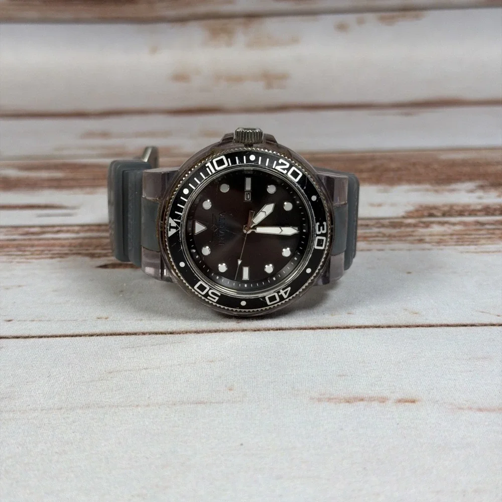 Invicta Pro Diver 32330 Mens Watch Black Dial Gray Silicone Strap Needs Batt